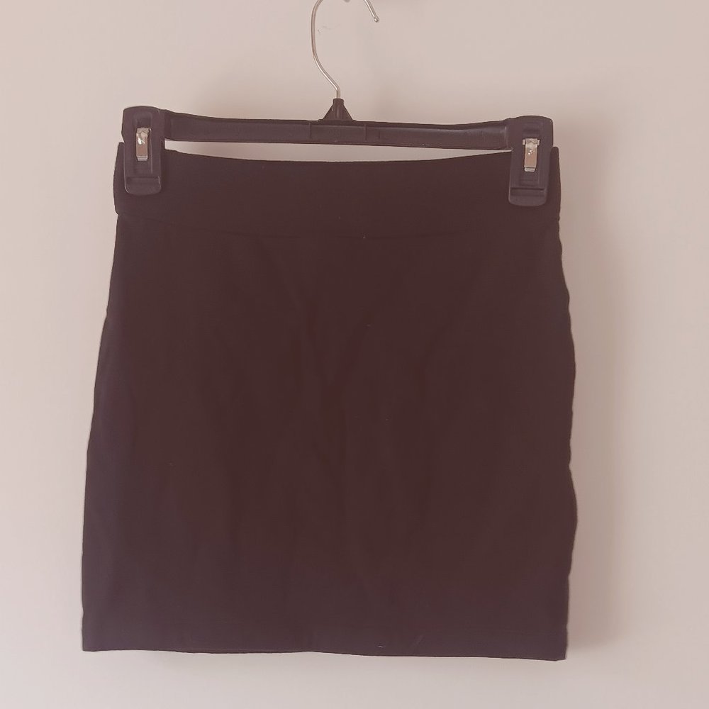 BLACK JERSEY MINI SKIRT BY FOREVER 21  SIZE S